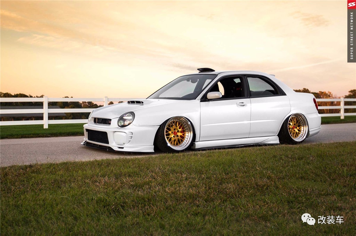 这辆爆改的斯巴鲁STI脾气不好