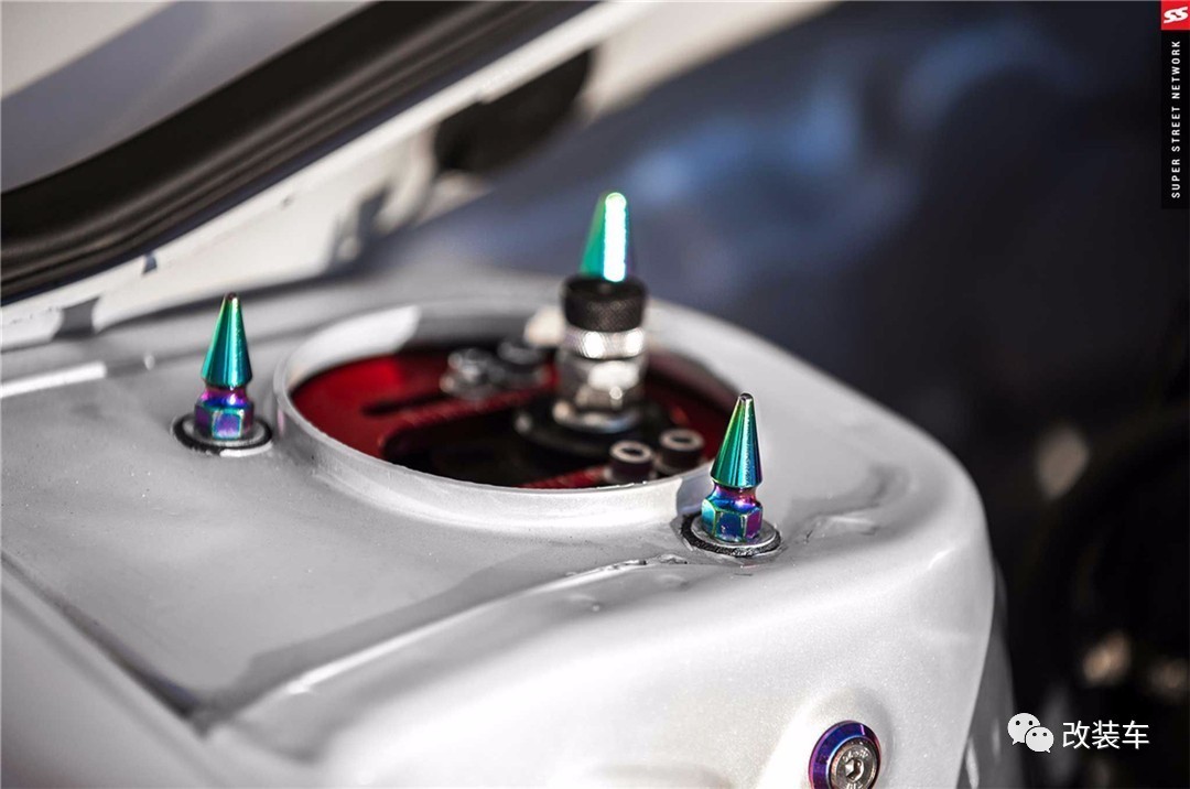 这辆爆改的斯巴鲁STI脾气不好