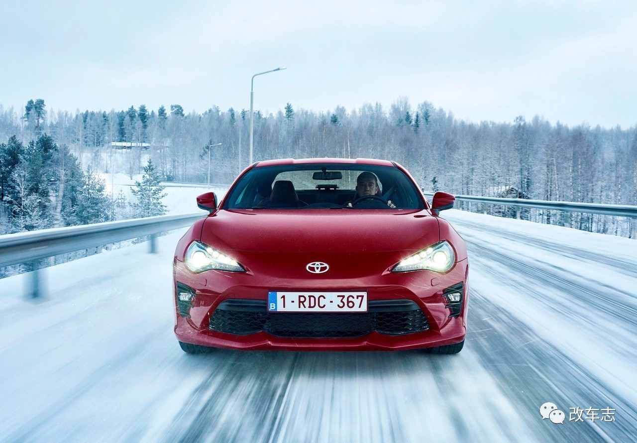 丰田86加了液晶屏 但你别指望用它看A片