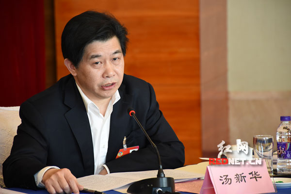 汤新华委员分类指导引导老字号做大做强