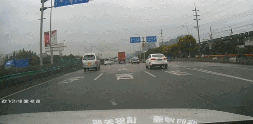 你这样开车，迟早会被打！