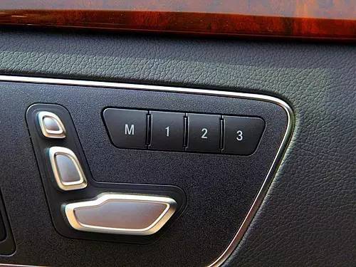 买车时要擦亮眼，别被这些没用的配置给忽悠了