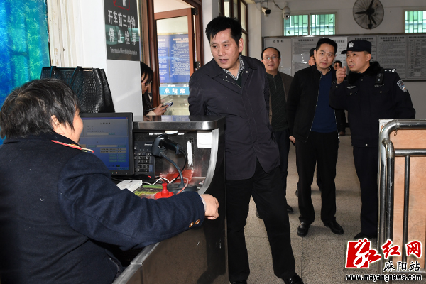 张祥雄 张杰)1月17日下午,湖南省麻阳县委副书记,县长李仕忠先后深入