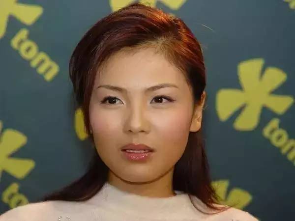 而现在呢,居然攻气十足让人想嫁这就说明了高颧骨的女明星,不一定内推