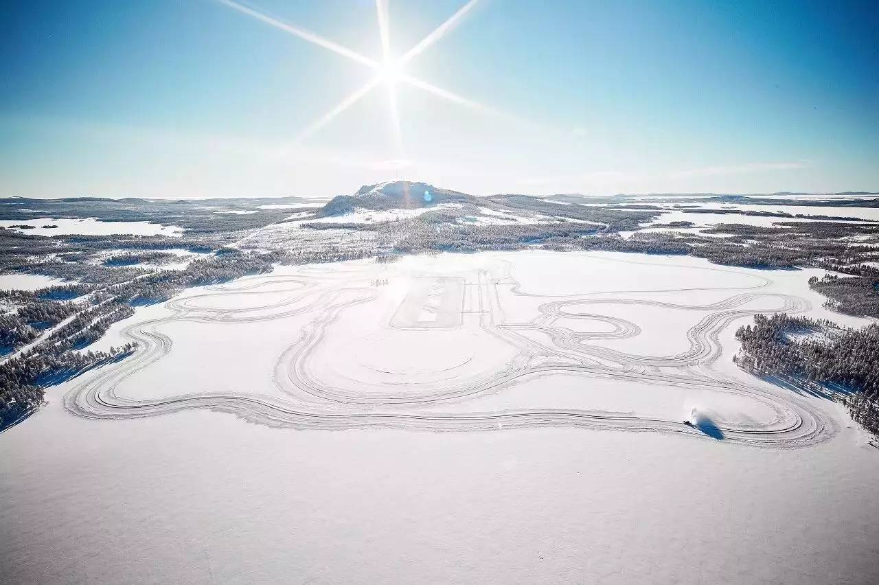 何以悟道驾驶 唯有极速冰雪