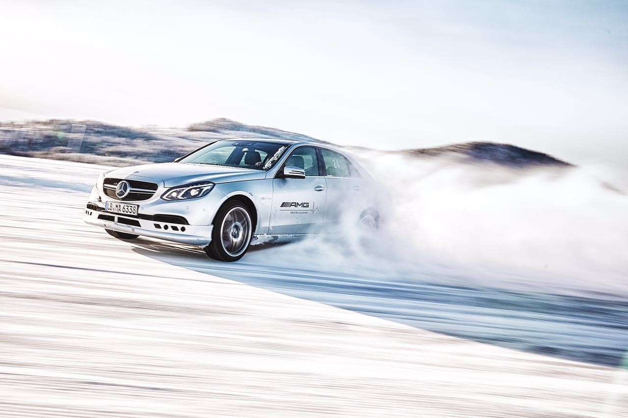 何以悟道驾驶 唯有极速冰雪