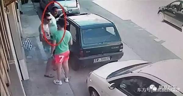 霸气！车子被电动车挡住了，看车主如何巧妙开出停车位