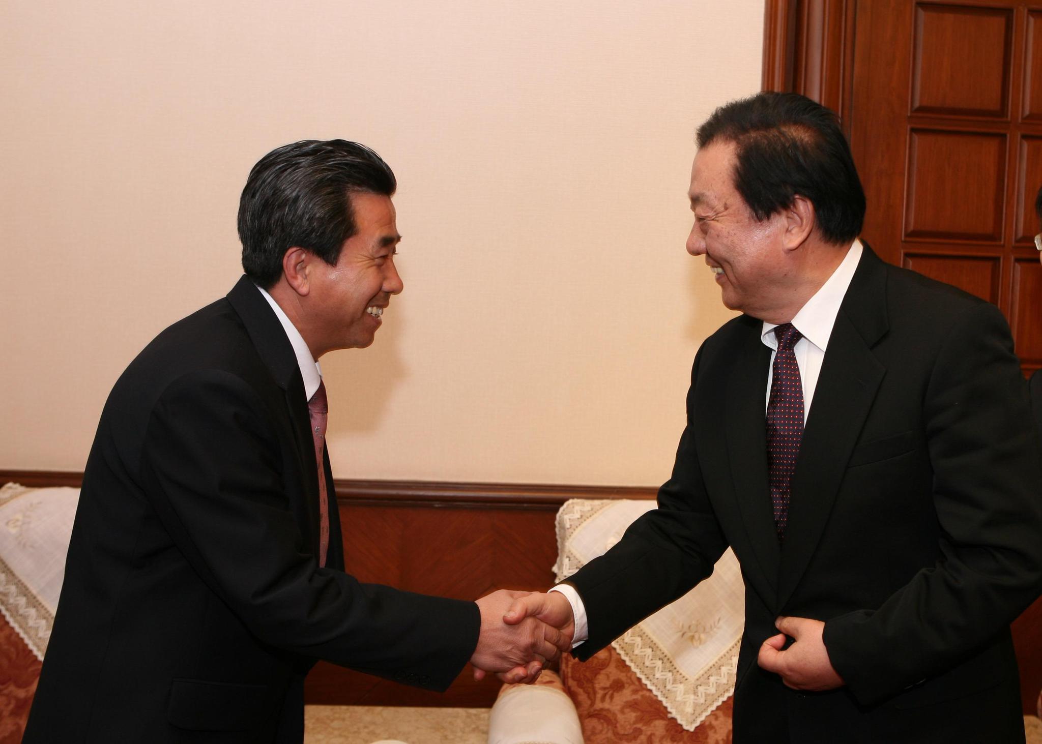 周慕尧:上海人做事精细,守规矩,把事情交到上海,外交部就放心了