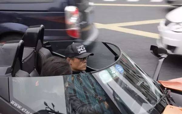 周立波被捕，他这些价值千万豪车怎么办？