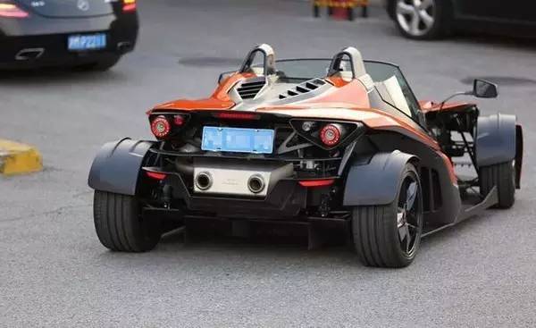 周立波被捕，他这些价值千万豪车怎么办？