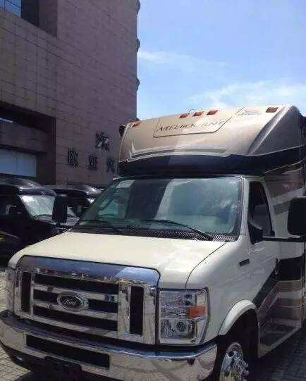 周立波被捕，他这些价值千万豪车怎么办？