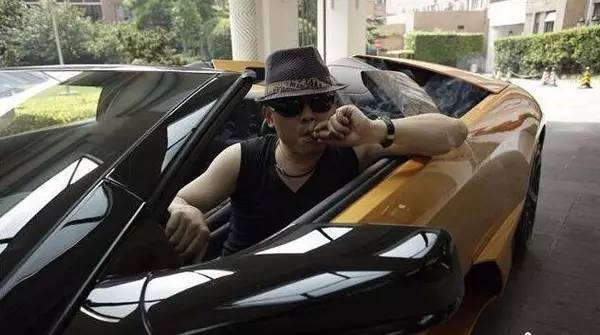 周立波被捕，他这些价值千万豪车怎么办？