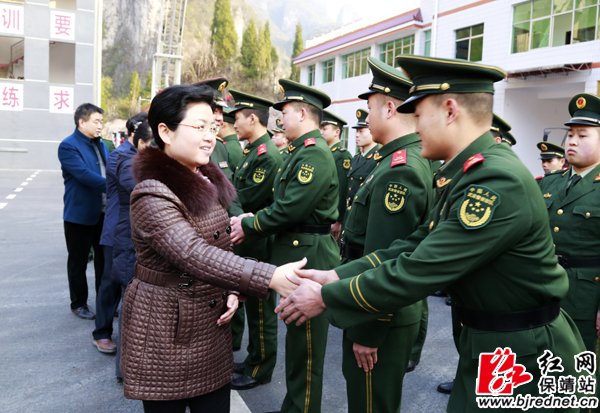 保靖县委副书记,县长杨志慧春节前夕走访慰问送温暖