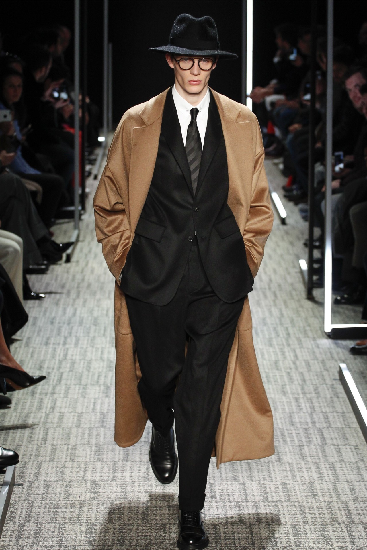 lemaire也走了,这种简洁大气的风格同样适合finnlay▼hermès这一季也