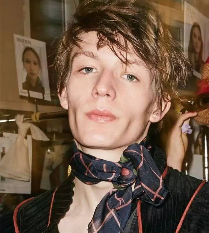 finnlay davis▼然而最激动人心的,还是围观一群长腿鲜肉走