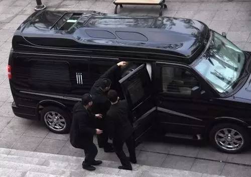 周立波被捕，他这些价值千万豪车怎么办？