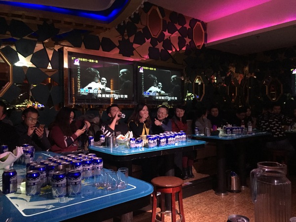 旅行故事年终客户party在歌迷ktv欢乐举行