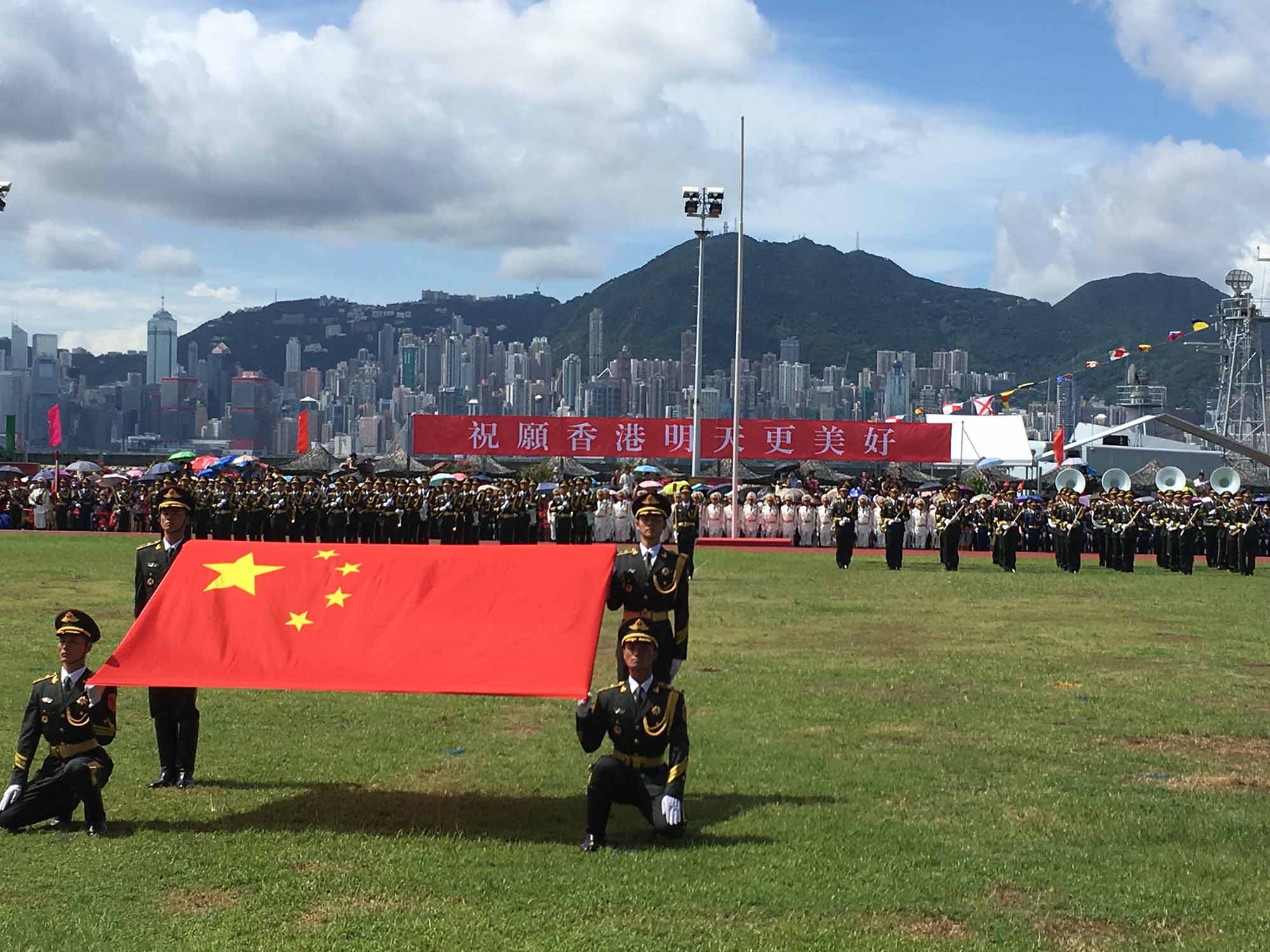 解放军驻港部队向香港市民发表新春祝辞|香港|驻港部队|市民_新浪财经