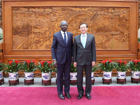 外交部副部长张明会见贝宁驻华大使阿多韦兰德