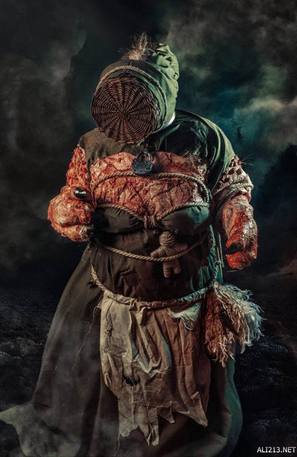 恐怖装扮让人不寒而栗!《巫师3》森林女巫cos图赏