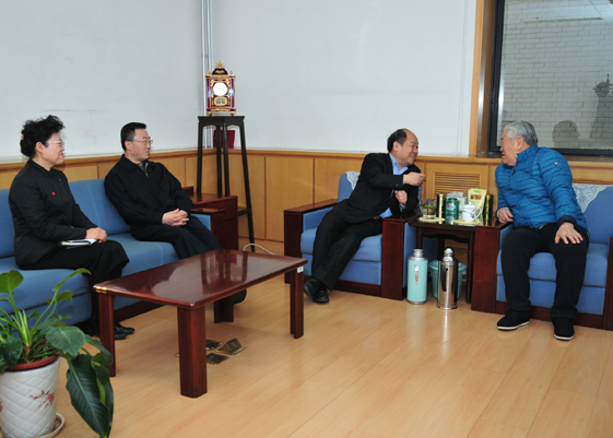 宁吉喆副主任看望慰问房维中同志