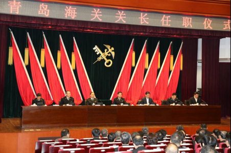 韩森通知颁发任命书 王震/摄1月23日,海关总署署长于广洲出席青岛海关