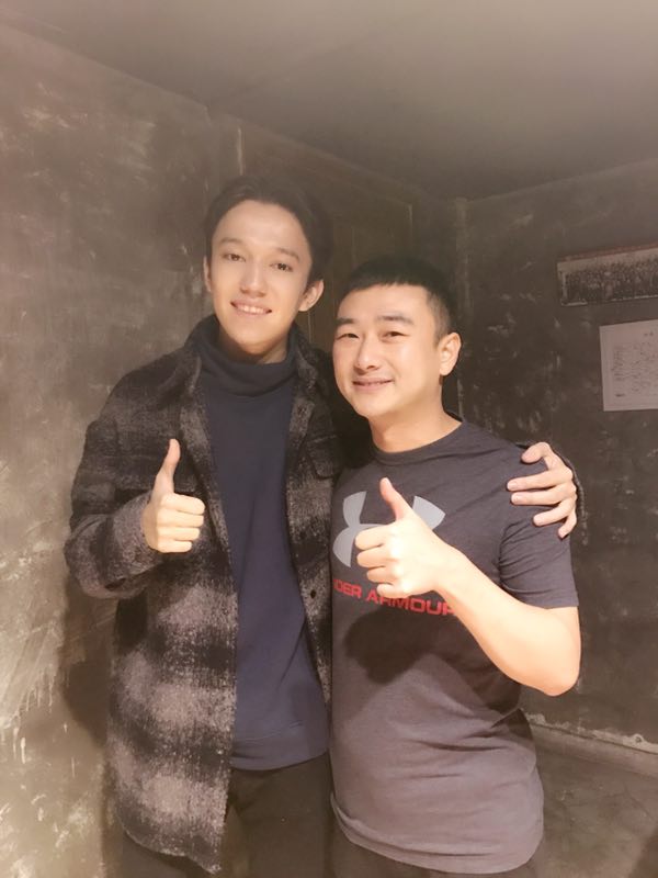 迪玛希一夜爆红狂吸粉 深夜吃烧烤大展亲民气质