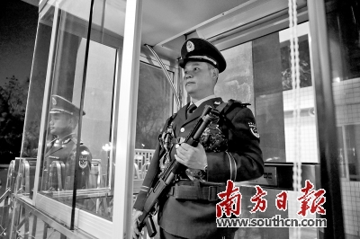 领导站上春晚哨浓浓关爱暖兵心