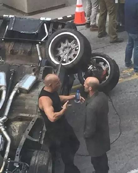 《速度与激情8》枪战剧情升级