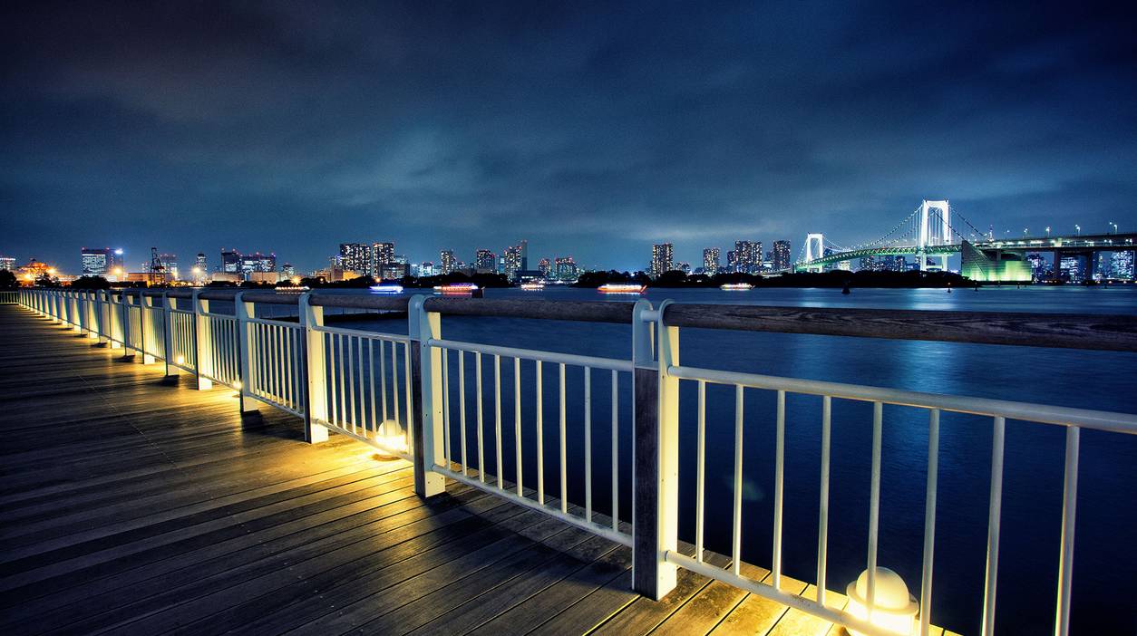 是不是在这样的夜晚,你才会这样地想起我?