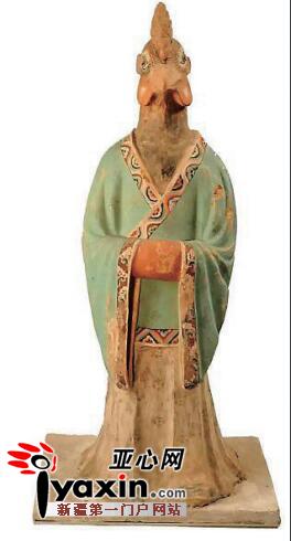 "鸡头人身"泥俑出土于新疆吐鲁番