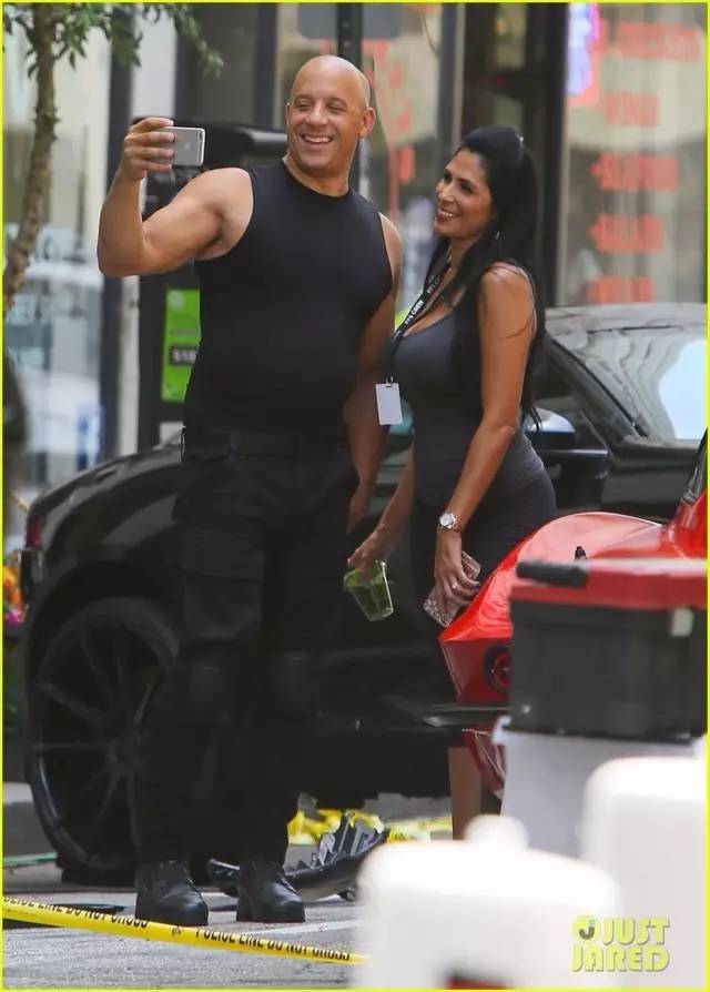 《速度与激情8》枪战剧情升级