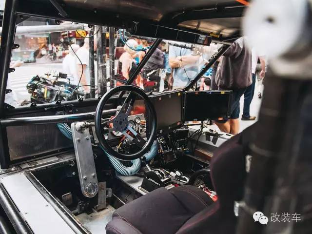 《速度与激情8》枪战剧情升级