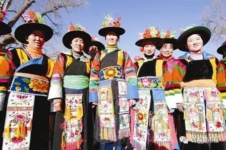 青海少数民族服饰竟然这么美…|土族|回族|服饰_新浪新闻