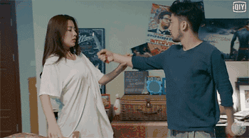 她拒人大念北影现在网剧里演大胸女神经