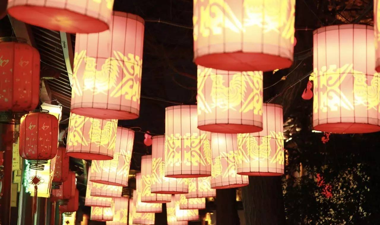 诗意盎然 ● 元宵节元宵灯会,是烛光祭祀守夜发展的结果,万民同祀演