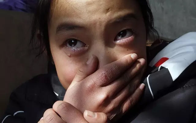 "追车跑了两百米,留守儿童盼妈妈留下来",最近这一组照片让不少人泪目