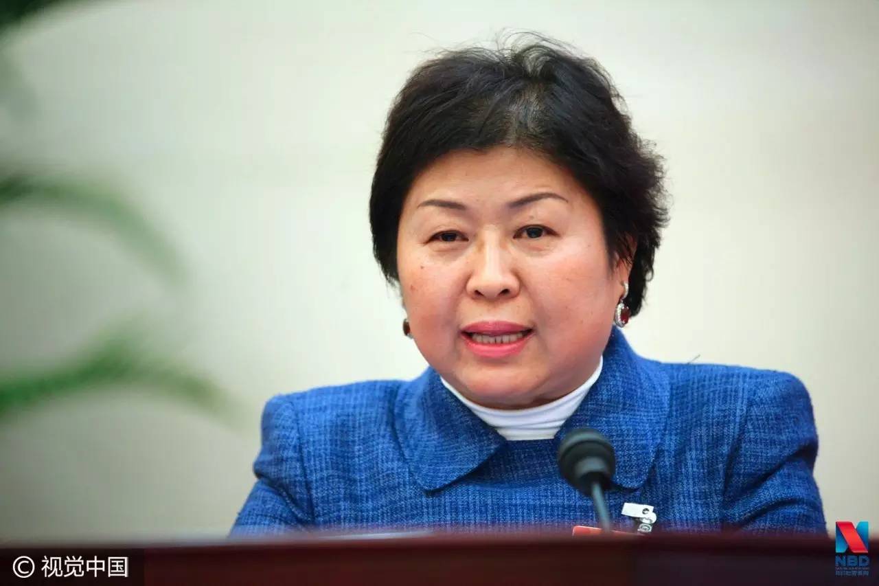 她曾一无所有 靠废纸成中国内地首位女首富