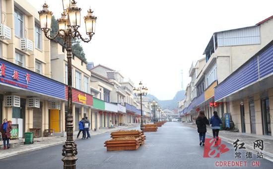 石门县第一条乡镇商业步行街初见雏形