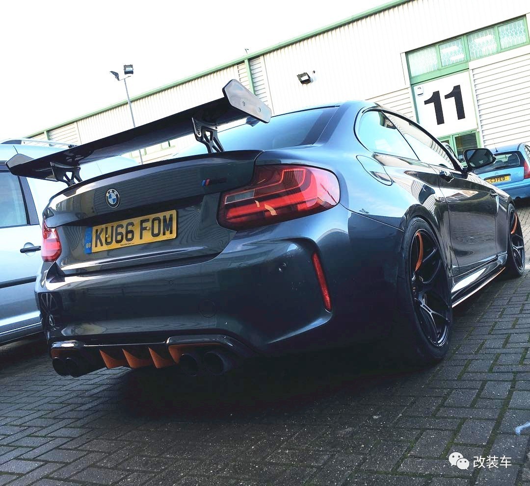 买不到原厂爆改的M4 GTS，M2也可以解解馋