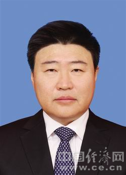 龚明珠当选鄂尔多斯市市长(图|简历)