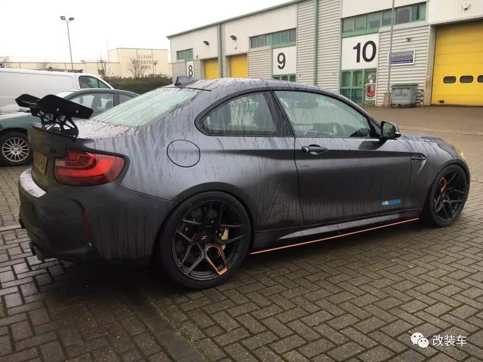 买不到原厂爆改的M4 GTS，M2也可以解解馋