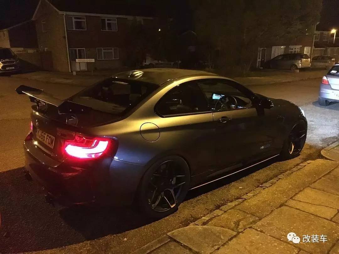 买不到原厂爆改的M4 GTS，M2也可以解解馋