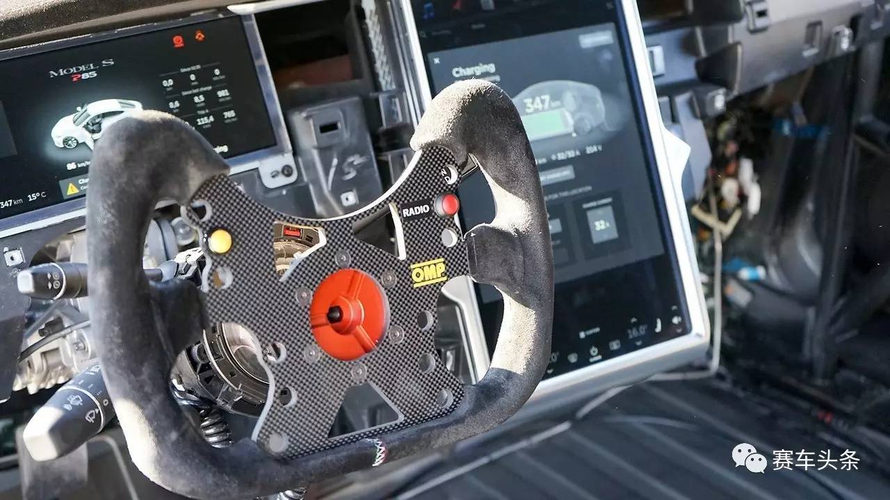 别人已经开始玩电动赛车了……