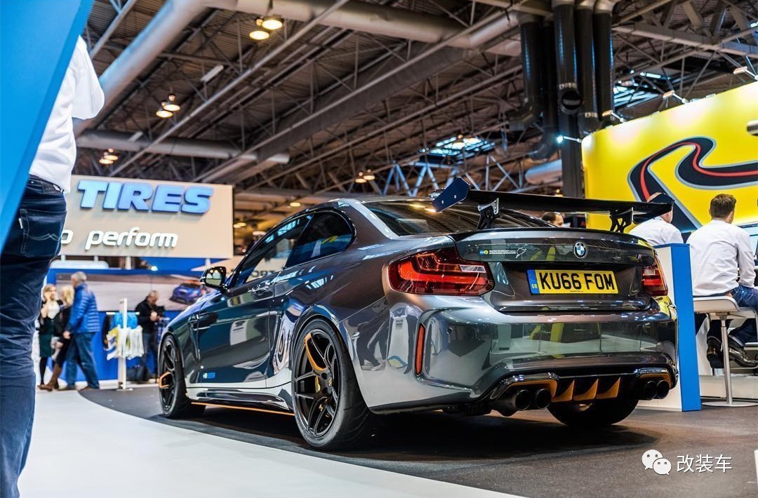 买不到原厂爆改的M4 GTS，M2也可以解解馋