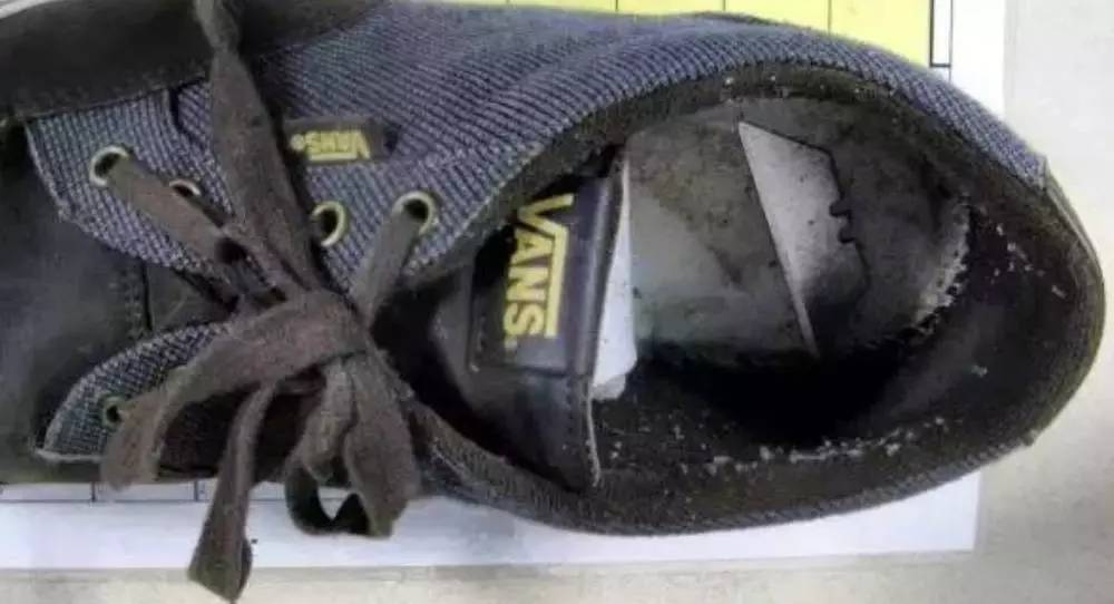 怼完男子"骑"车进地铁,接着吐槽地铁安检不严……可你每次都接受安检