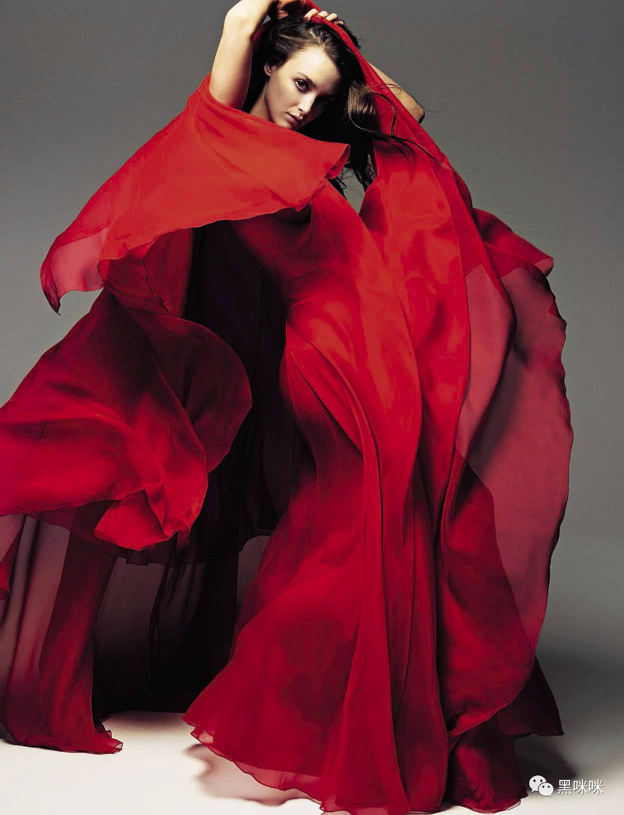 夏洛特·莱本:我不能共你"云中行走"__财经头条