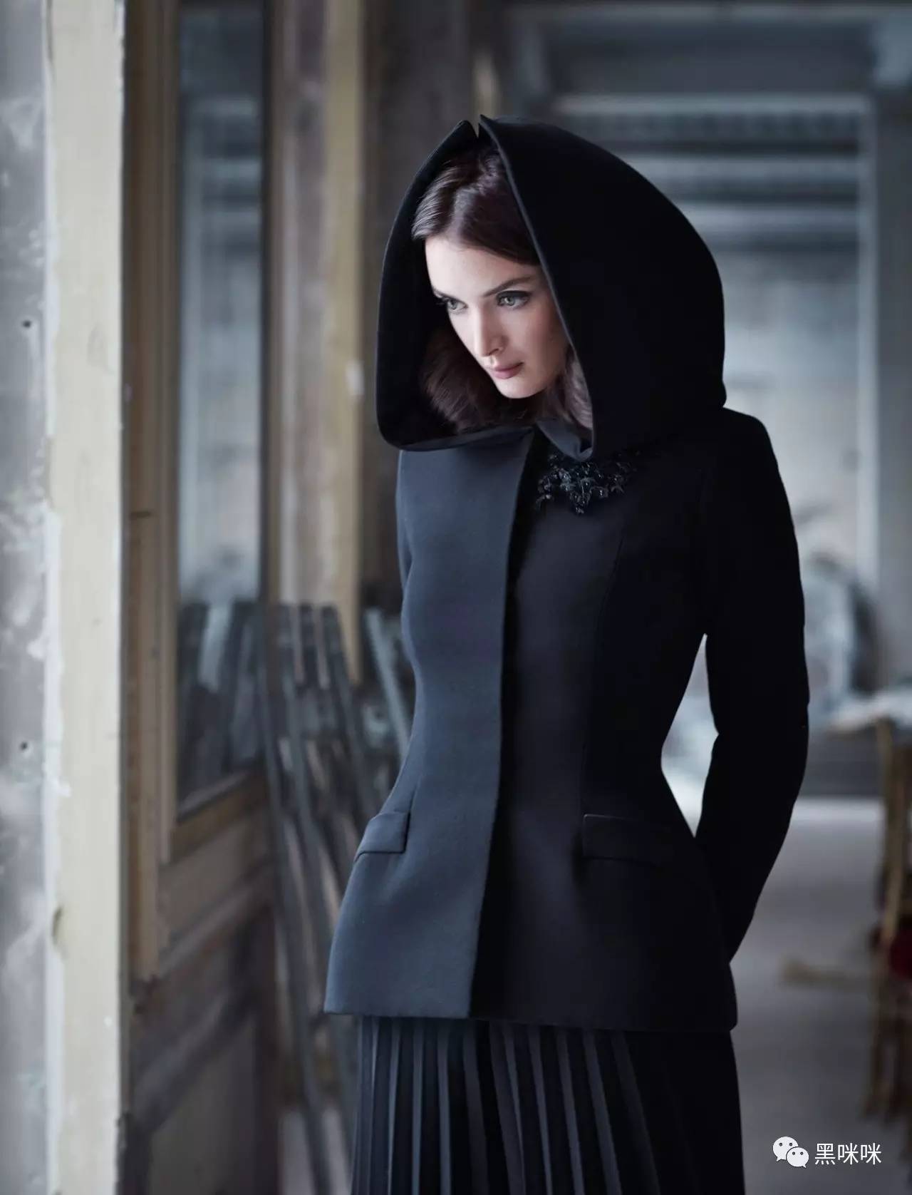 夏洛特·莱本:我不能共你"云中行走"__财经头条