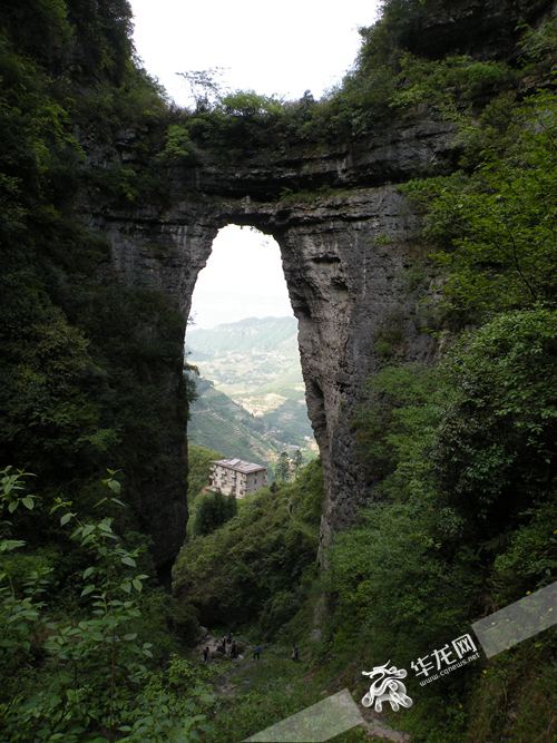 城门洞 武隆区委宣传部供图 华龙网发城门洞:城门洞由两座石壁紧密