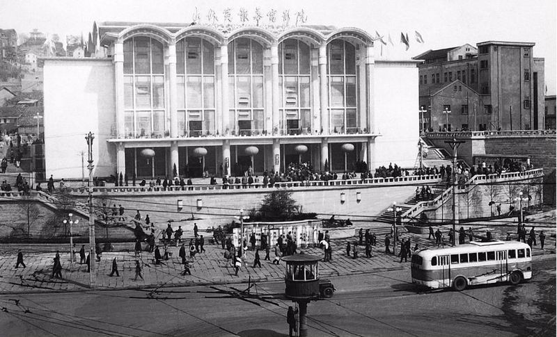 大礼堂是上世纪50年代重庆的标志,山城电影院是上世纪60年代的标志